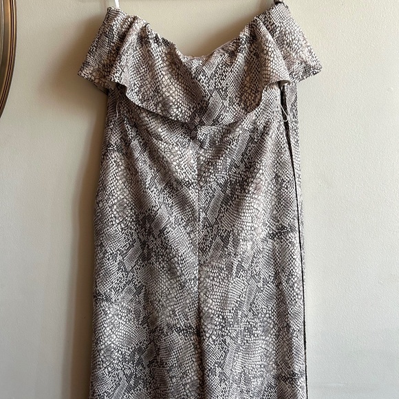 Aritzia Babaton Altamiro Strapless Wide Leg Jumpsuit Size 10 - Picture 10 of 14